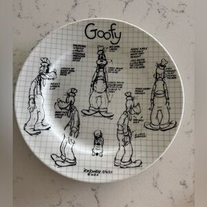 Disney goofy Sketchbook ceramic dinner Plate 10-1/2”